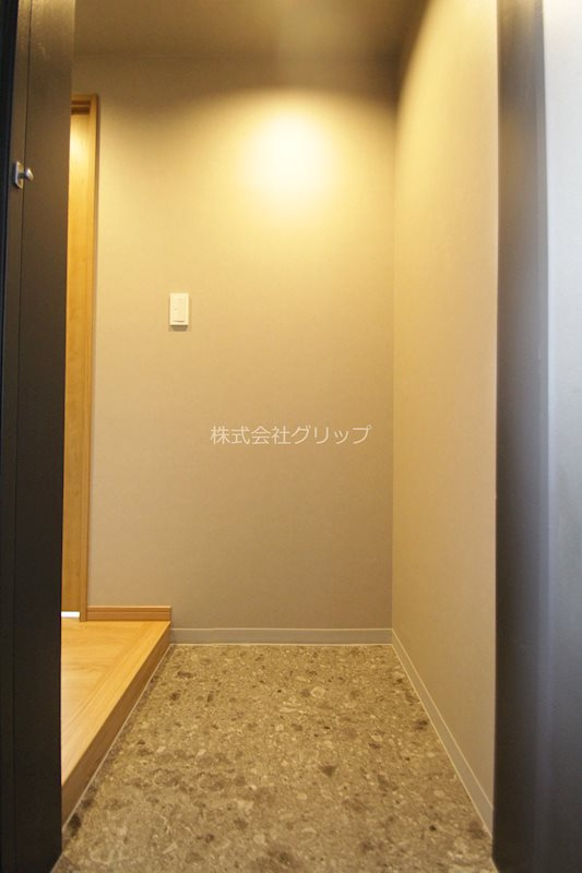 スカイノブレ川崎柳町の玄関