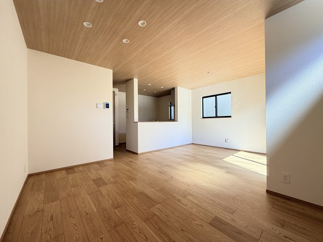 【外観】 | 中野区上鷺宮5丁目 新築分譲住宅 全2棟(成増店) | 家事の時短を叶える、食洗機搭載システムキッチン。
面倒な洗い物は自動でおまかせ。忙しい毎日に嬉しい家事ラク設備です。
