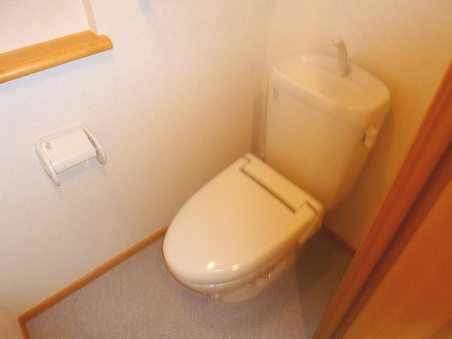 シンプルで使いやすいトイレです♪
