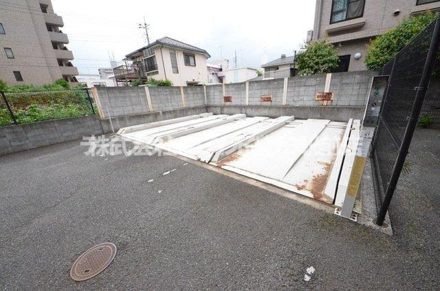 フェニックスコート日野の駐車場