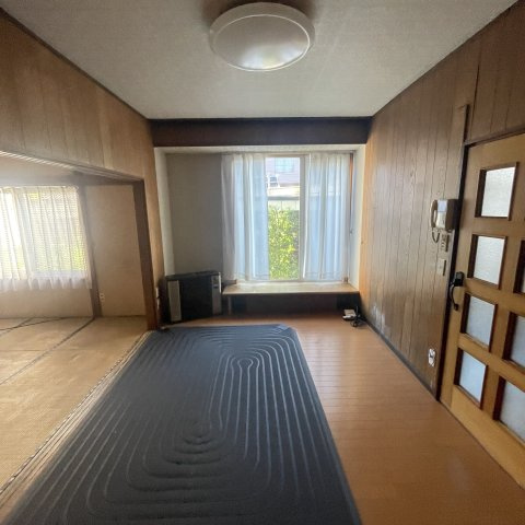 室蘭市東町5丁目28-10戸建の居間・リビング