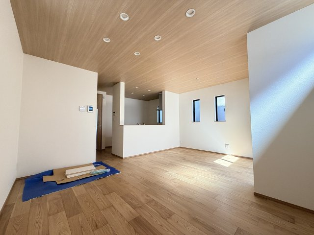 【外観】 | 中野区上鷺宮5丁目 新築分譲住宅 全2棟(成増店) | 家事の時短を叶える、食洗機搭載システムキッチン。
面倒な洗い物は自動でおまかせ。忙しい毎日に嬉しい家事ラク設備です。