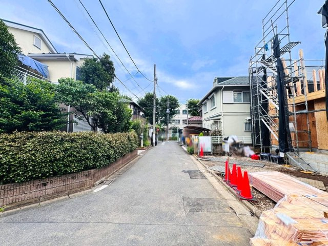 【前面道路含む現地写真】 | 中野区上鷺宮5丁目 新築分譲住宅 全2棟(成増店) | 地震に強い、木造耐震設計の家。
住宅性能評価主要の全項目において、国が定める限界値の等級をクリア。
最長30年の延長保証システム付で、お住まい後も安心です。
