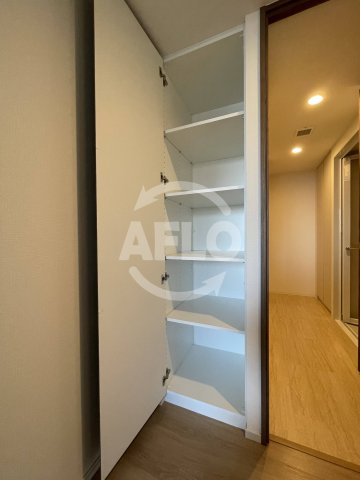 プレミストタワー大阪新町ローレルコート　堀江小学校区の設備|プレミストタワー大阪新町ローレルコート　廊下収納