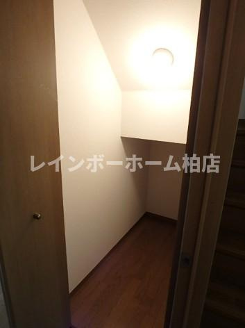 特典：仲介手数料が無料です!!の収納|階段下収納です