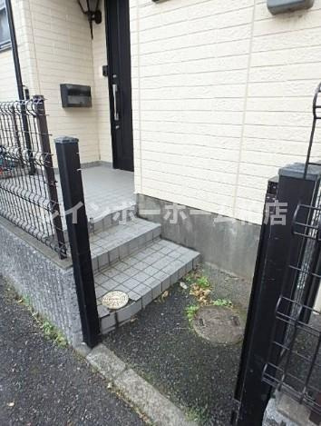 特典：仲介手数料が無料です!!のエントランス
