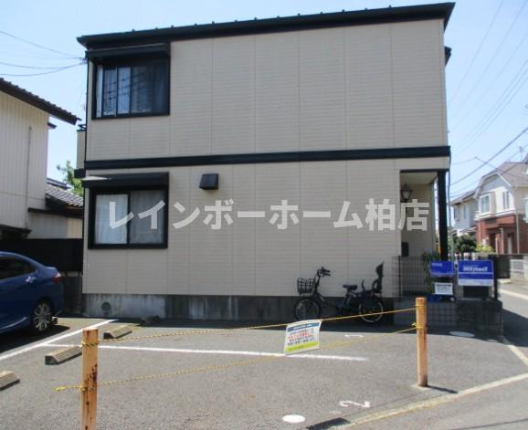 特典：仲介手数料が無料です!!の駐車場