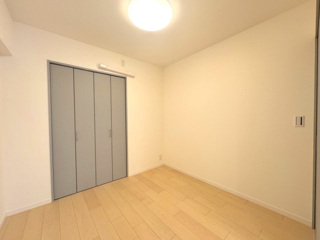 イトーピア小金公園の洋室|洋室4帖　間取り図左下の部屋
採光がしっかり取れる明るい室内で、ワークスペースや趣味のお部屋にもぴったりです