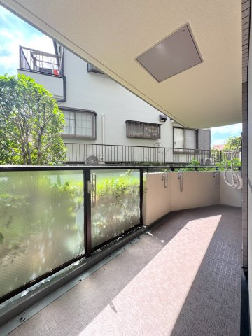 イトーピア小金公園のバルコニー|バルコニー
陽当り・通風良好なバルコニー。洗濯物をしっかり乾かせるほか、気分転換のスペースとしても活躍します。