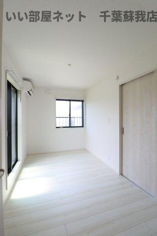 ナリトモ赤井Ａの寝室|ゆとりの広さです