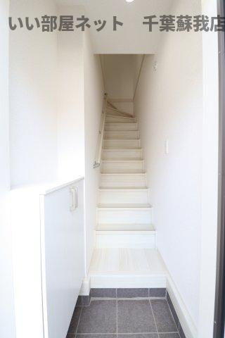 ナリトモ赤井Ａの玄関|収納もある玄関です