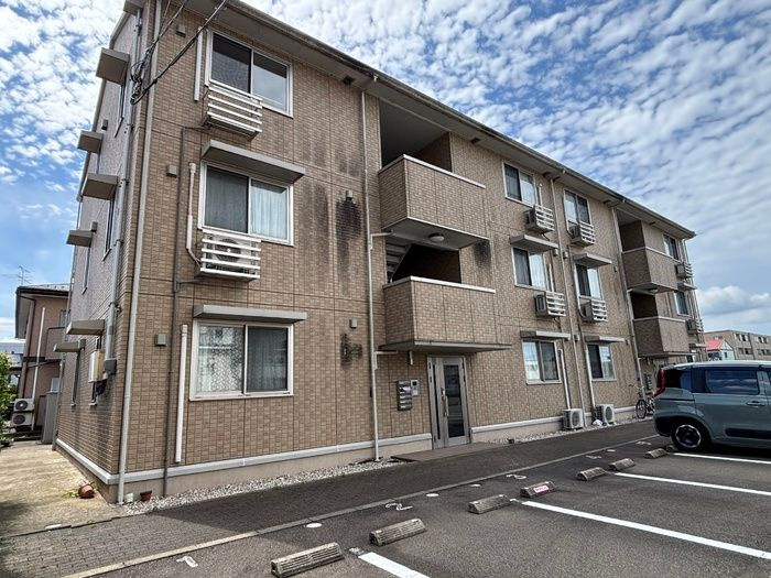 メゾン定正　Aの駐車場
