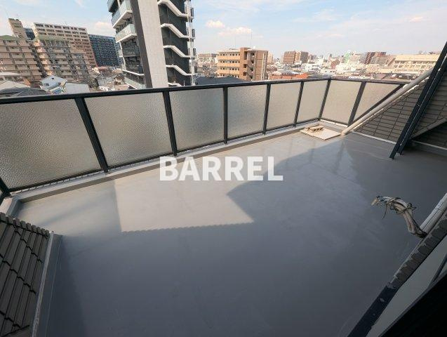 エル三津屋のバルコニー