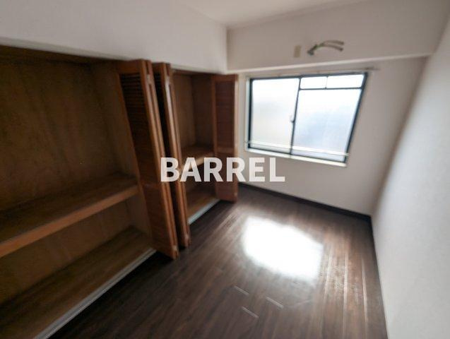 エル三津屋の寝室