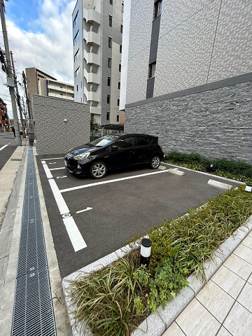 エスプレイスアーバンレジデンスの駐車場