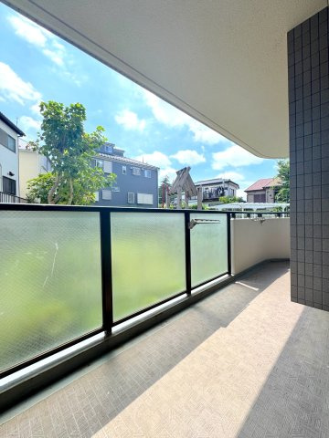 イトーピア小金公園のバルコニー|バルコニー
11.27㎡の開放的なバルコニー。洗濯物や布団もしっかり干せる広々としたスペースです。