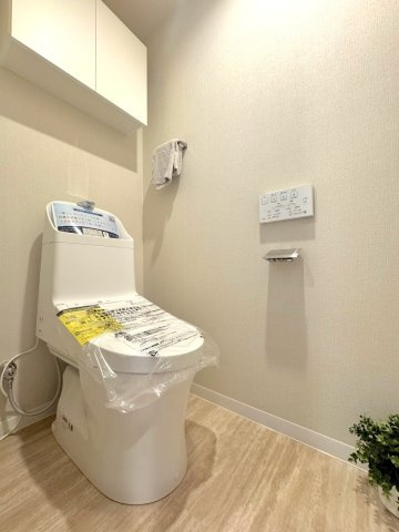 イトーピア小金公園のトイレ|トイレ新規交換
新規交換済みの温水洗浄便座付きトイレ。清潔で快適な空間に仕上げられており、お手入れもラクラクです。