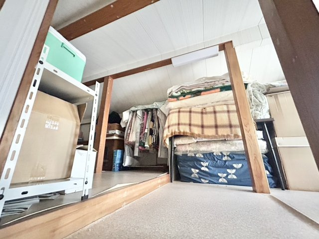 中古戸建　川西市大和西5丁目の収納|季節物や出番の少ない日用品を収納できます。