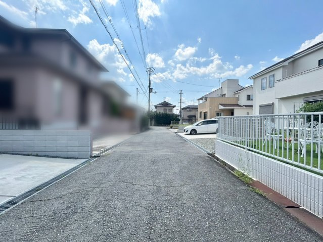 中古戸建　川西市大和西5丁目の前面道路含む現地写真
