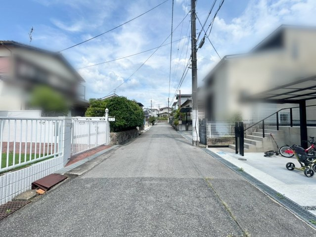 中古戸建　川西市大和西5丁目の前面道路含む現地写真