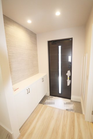 郡山市富久山町福原字町田　　　  3号棟　　　明健小学校、明健中学区　の玄関|※同社施工例