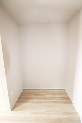 郡山市富久山町福原字町田　　　  3号棟　　　明健小学校、明健中学区　の洋室|※同社施工例