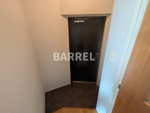 エル三津屋の玄関