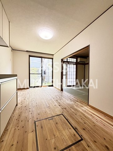 東町貸家の居間・リビング