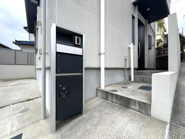 インター近くで車の利便性GOOD♪築浅なので造りも今時！新築でないけれど、それでも新築に近い方がウレシイよね！ってな方は、ココはアリ！！マジであり！！な、【旭区川井本町】リフォーム中古戸建の設備