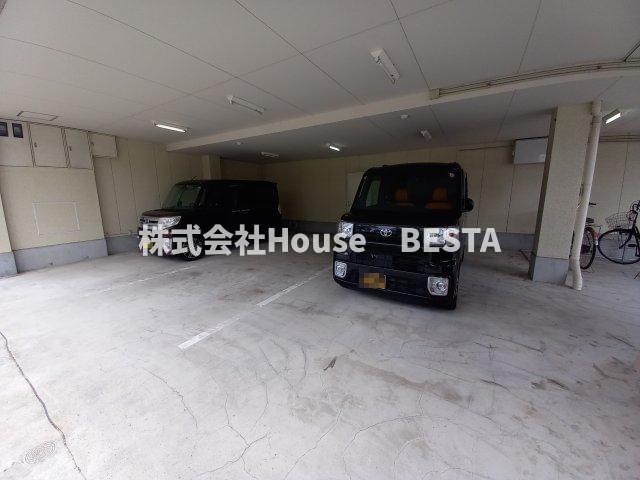 フロンフィール大道通の駐車場