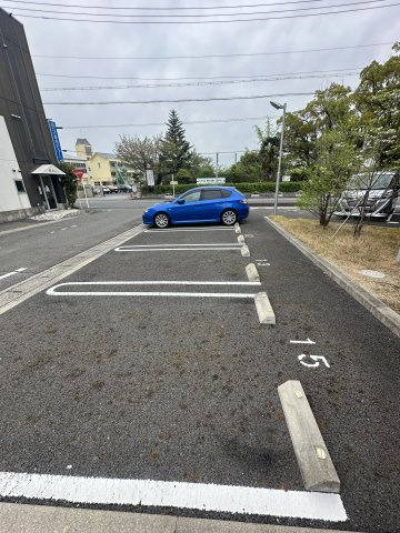 グランクロワールの駐車場
