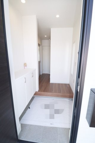 郡山市富久山町福原字町田　　　  4号棟　　　明健小学校、明健中学区　の玄関|※同社施工例
