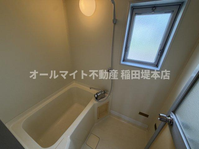 稲城市平尾１丁目のアパートの浴室