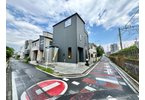 【仲介手数料無料】ふじみ野市駒西7期―新築分譲住宅―限定1棟の外観|閑静な住宅街に位置しているため、緑を眺めながら贅沢な時間をお過ごしいただけます。雰囲気の良い緑道はジョギングや毎日のお散歩コースにぴったりです。
