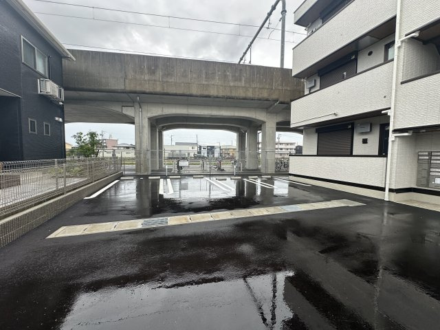 GRAND D-ROOM 花園の駐車場