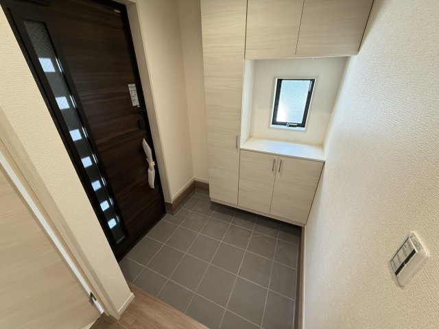 リーブルガーデン中区深井水池町の玄関