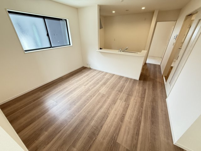 リーブルガーデン中区深井水池町の居間・リビング