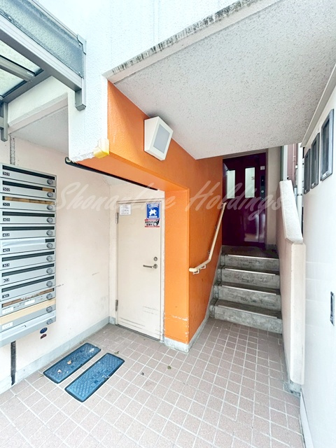 横浜市戸塚区戸塚町の賃貸マンションのエントランス