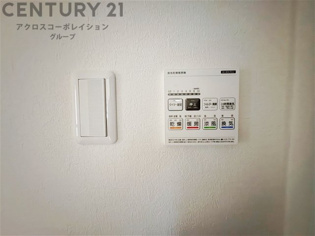 暖房機能があるため、冬場でも温かい浴室で入浴でき、乾燥機能があるため、水気を素早く取り除けます。また、換気機能があるため、湿気を素早く排出してカビや雑菌の発生を防ぐことができます。