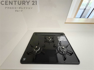 多数の調理器具を同時に使用でき、料理の効率化が可能。省エネで節約になり、様々な料理スタイルに適応できます。また、火力調整が独立しており、手入れや掃除もしやすく、今よりもっとお料理が楽しくなるかも。