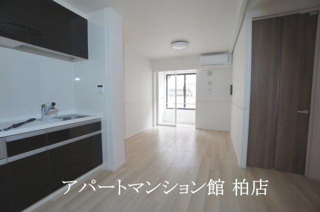 ジャム　ハウスの居間・リビング|同施工会社、同型タイプです