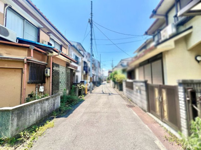 【前面道路含む現地写真】 | 伏見区深草越後屋敷町　土地 | 《藤ノ森小学校》が徒歩13分、《藤森中学校》が徒歩8分とお子様の毎日の通学も安心の距離。