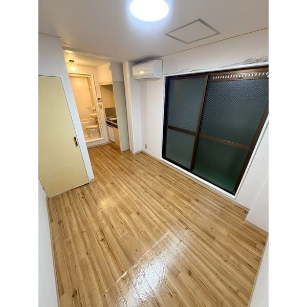 信和マンションの洋室
