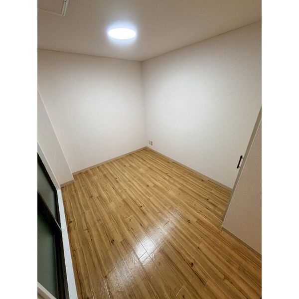 信和マンションの洋室