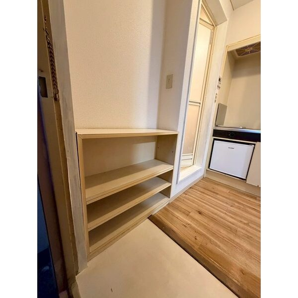 信和マンションの玄関