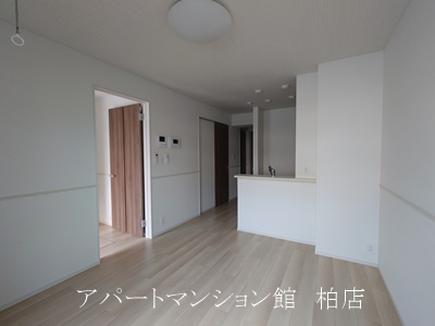 プルミエ・クリュＡの居間・リビング|同施工会社、同型タイプです／※現況優先