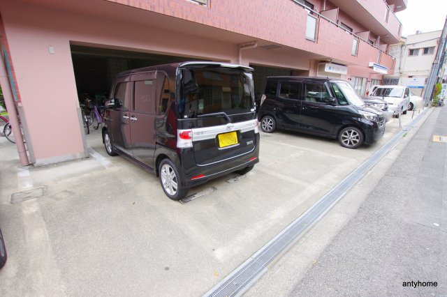 ヴィラエスポアール　仲介手数料無料の駐車場