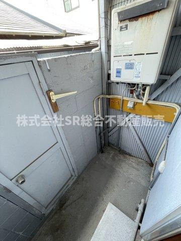 高井田中古テラスハウスのランドリースペース|洗濯機置場もございます！