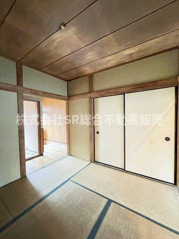 高井田中古テラスハウスの和室|1F　4.5帖。収納付きの便利な和室です！