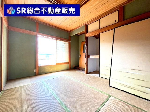 高井田中古テラスハウスの和室|1F　4.5帖。収納付きの便利な和室です！